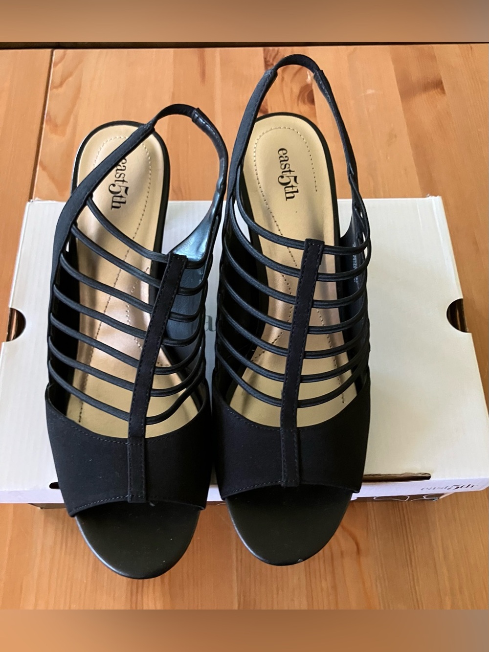 GUC East 5th Black Strappy Peep Toe Slingback Sandals worn once Size 9M 2.5”heel